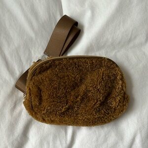 everywhere belt bag fleece